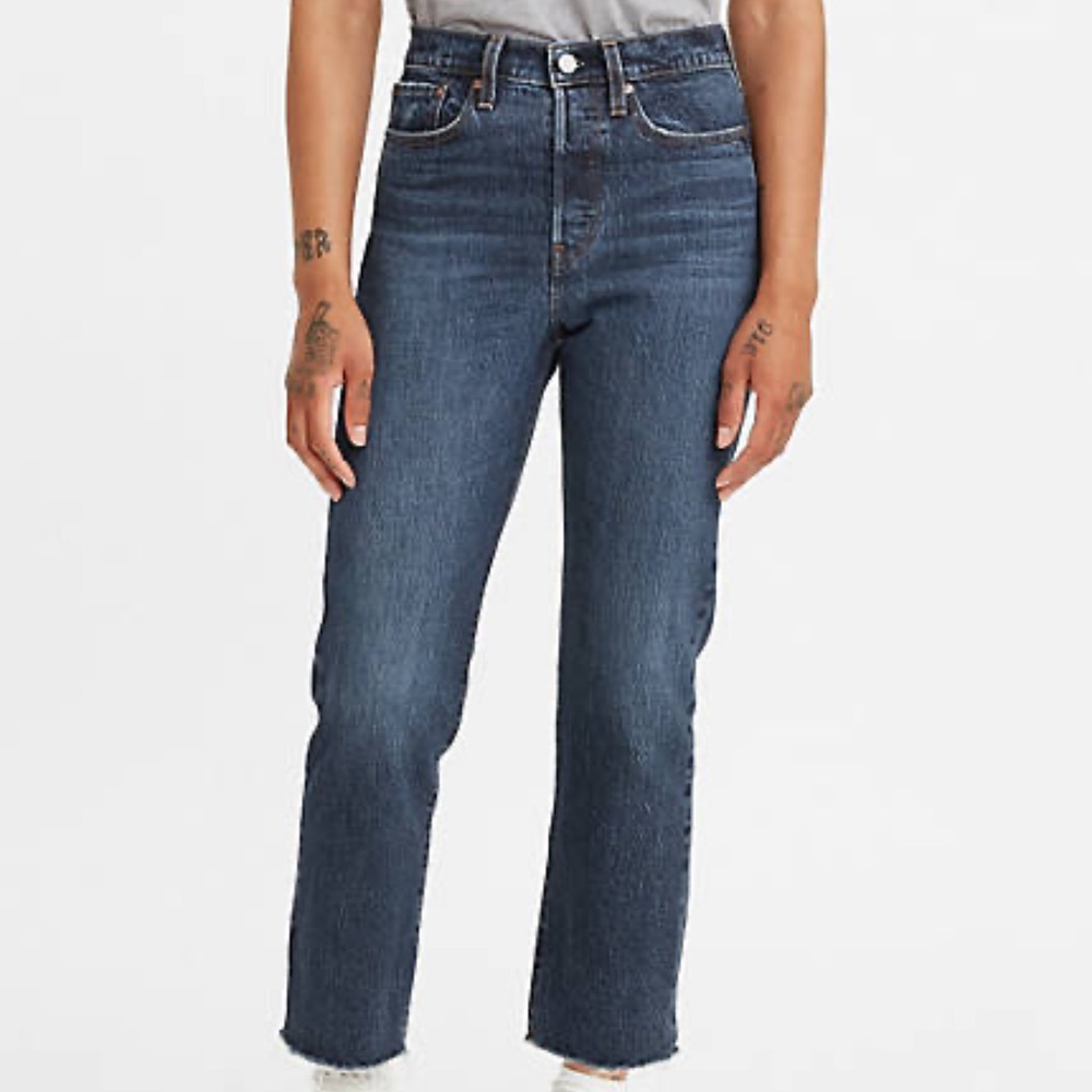 Levi’s premium WEDGIE STRAIGHT FIT WOMEN'S JEANS. Waist 26 Length 26. Dark wash.